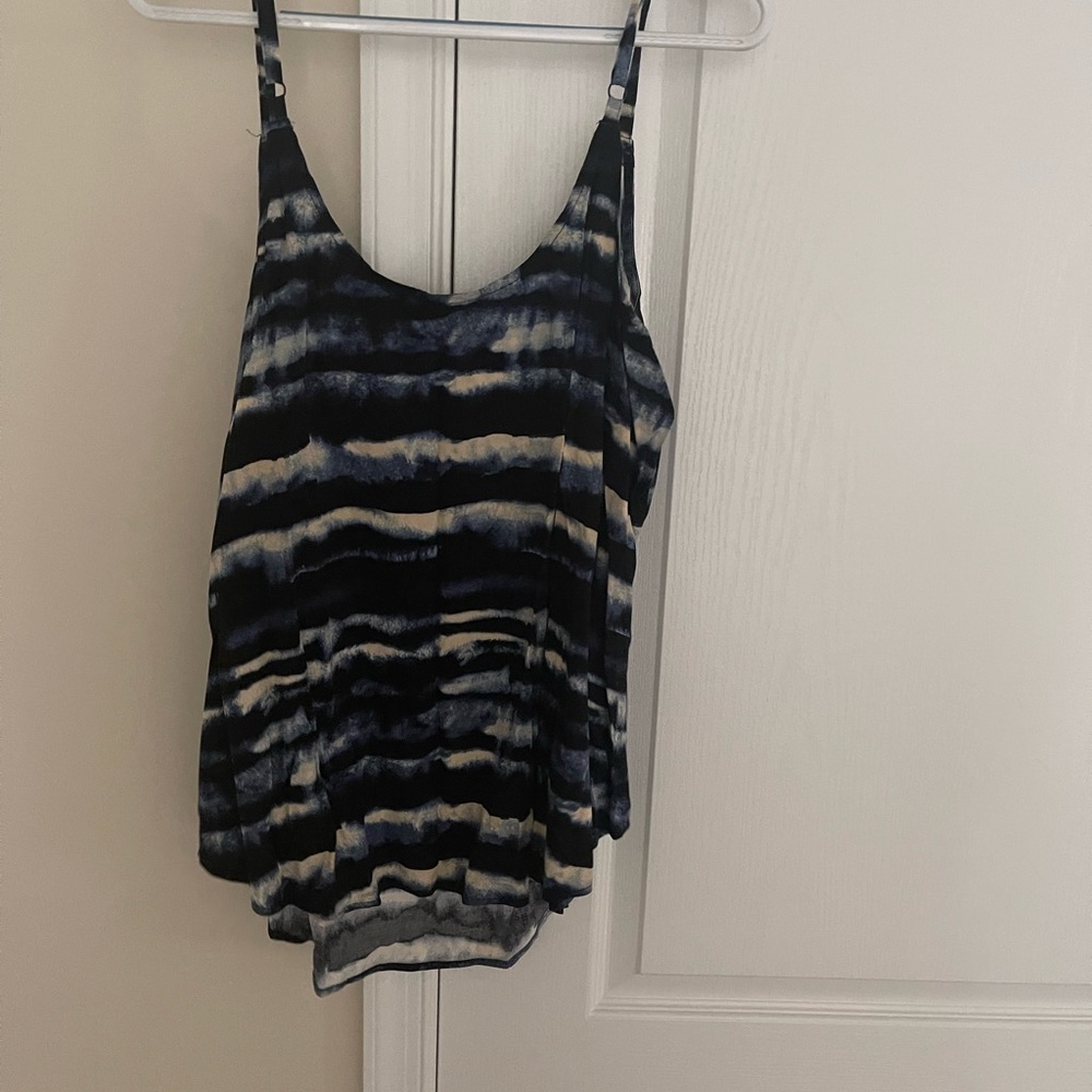 Torrid Tank - Picture 3 of 3